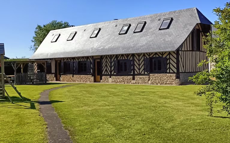 Maison en briques et jardin en Thiérache